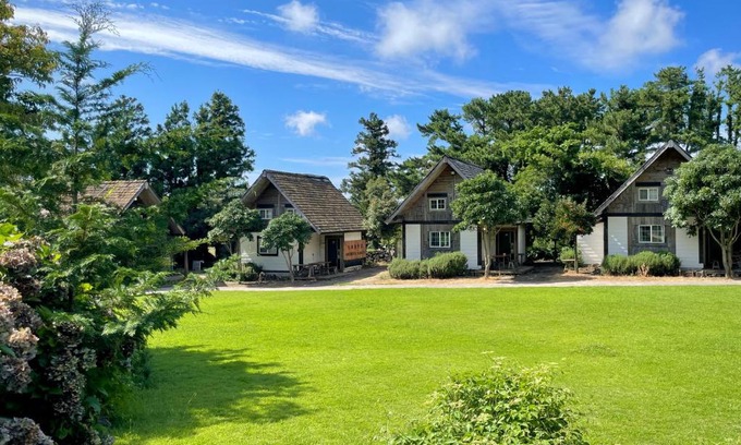 Aewol Casa | Log Park Dochidol Ranch