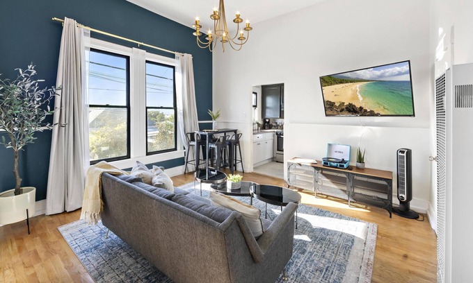 Logan Heights Casa | Logan Heights Loft, Unit 3 | 2/1.5 Loft, Close to Downtown and Gaslamp Quarter!