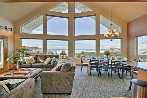 Roads End Casa | Logan Road Lookout, Lincoln City Home with Game Room