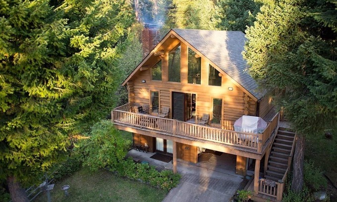 Polson Casa | LogCabin Sleeps 10 con Dock en Flathead Lake