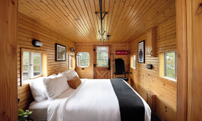 Essex Hotel | LOGE Glacier National Park