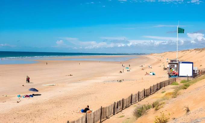 LʼIle-dʼOlonne Cabaña | L'Escale Islaise-Gîte-Baño Privado-Confortable-Vista al Jardín