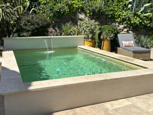 Villeneuve-les-Avignon Apartamento | Logement cosy avec piscine ,parking et jardin