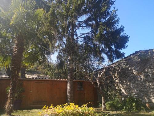Charmes-sur-Rhone Apartamento | Logement cosy verdoyant RDC avec piscine