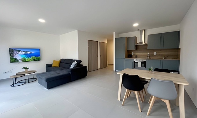 Simandres Apartamento | Logement Neuf en Rez-de-jardin Avec Parking à 20 min de Lyon