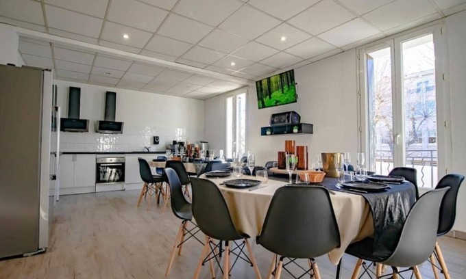 Clermont-l'Herault Apartamento | Logement spécial groupe - 310 m² - Work&Play 1 1