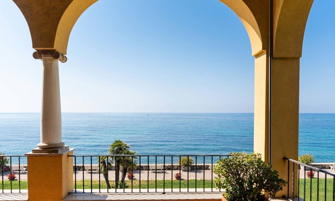 Latte Apartamento | Loggia sul mare by Interhome