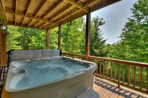 Blue Ridge Casa | Logging Memories Cabin w Beautiful Mountain View