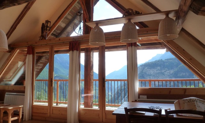 Montbardon Apartamento | Logis grand confort 'BELLA VISTA', EN EL CORAZÓN DEL PARQUE QUEYRAS