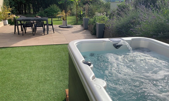 Genebrieres Casa | Logis Groly: 6-person gîte with spa in the countryside near Montauban