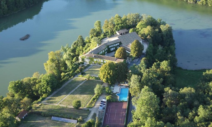 Dirac Hotel | Logis Hotels Domaine du Châtelard