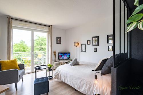 Chatellerault Apartamento | Logis Verde à 5 min de l'autoroute A10, balcon & parking privé