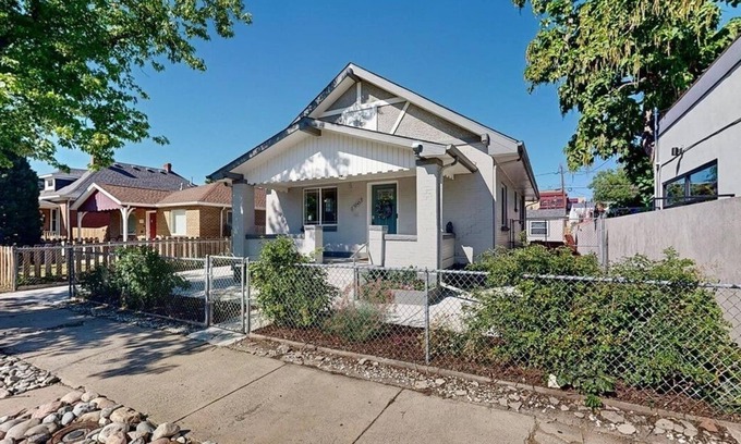 Highland Casa | LoHi gem, 2 bedroom private unit with outdoor patio & hot tub!