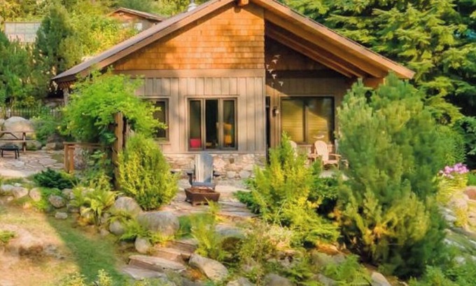New Denver Casa | Loki's Cabin at Big Bay Stays