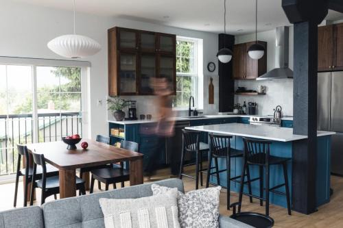 Kaslo Casa | Lokis Loft and Cellar at the 1896 Building