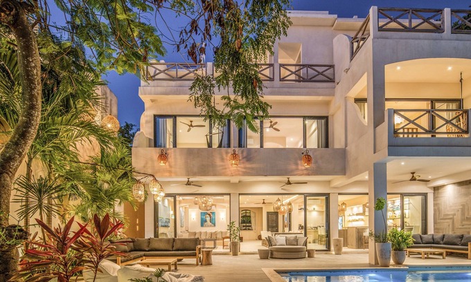 Isla Mujeres Hotel | Lola by Coco B Isla