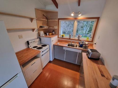 Hahei Casa | Lola's Beach Cottage