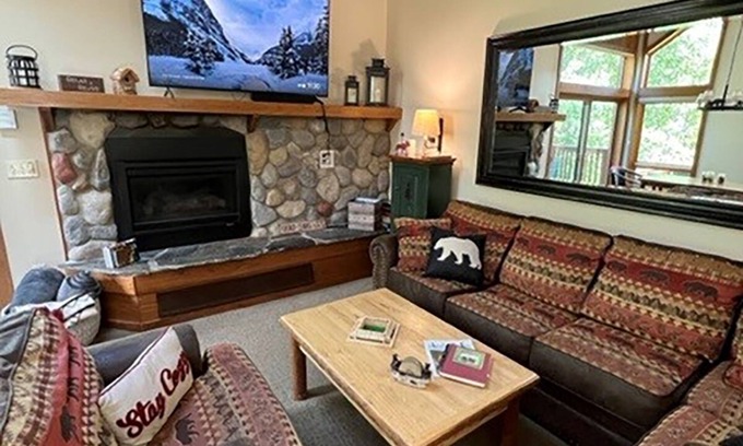 Lutsen Casa | Lola’s Lodge Ski-In/Ski-Out 3 bedroom Lodge near hiking/golf