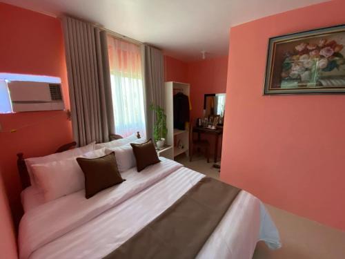 Puerto Princesa City Centre Casa | Lolit's Pension House
