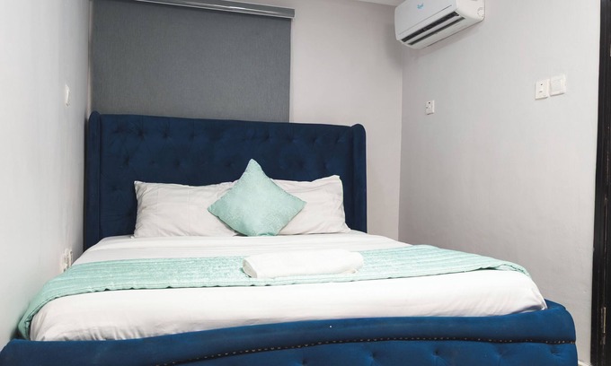 Yaba Hotel | Lolite 1-bedroom hotel in brilliant Lagos with AC