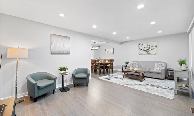 Lombard Casa | Lombard Rental - Central Ave