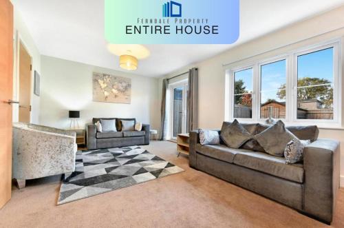 Stanwell Apartamento | London Heathrow Living Holywell Serviced Houses - 3 and 4 bedrooms By Ferndale
