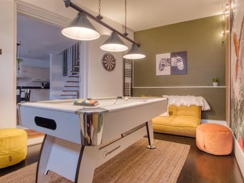 Norland Casa | London Holland Park - games room & parking