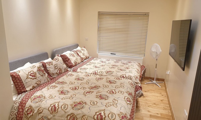 Redbridge Apartamento | London Luxury Studio Flat # 2 Buttercup Apt para 4 personas, 1 min del metro