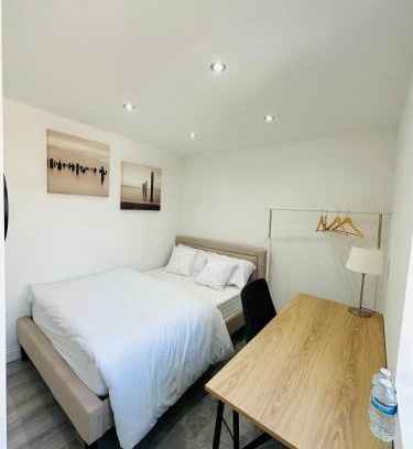 Whitton Casa | London Twickenham stadium double Bedroom B
