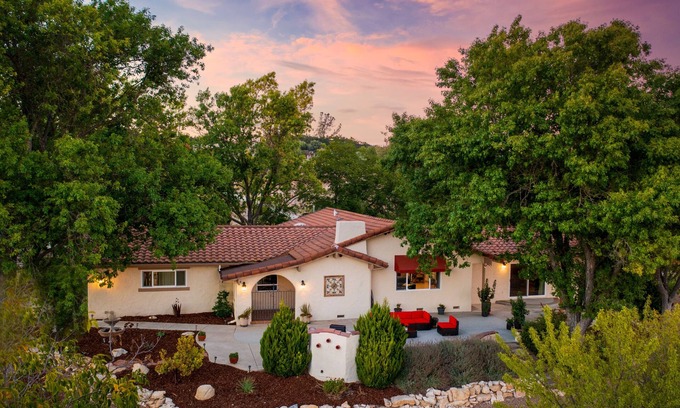 Templeton Casa | Lone Madrone Winery Guest House