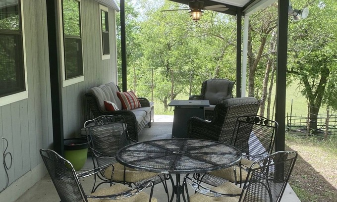 Weatherford Cabina | Lone Pine Cabin - Weatherford, Texas