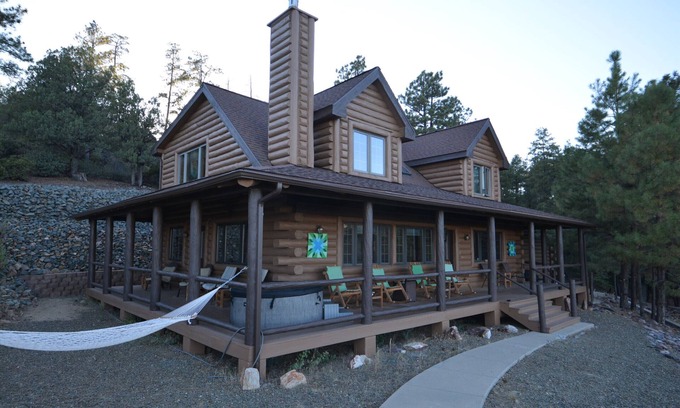 Highland Pines Cabina | Lone Pine Lodge - Prescott Cabañas en alquiler