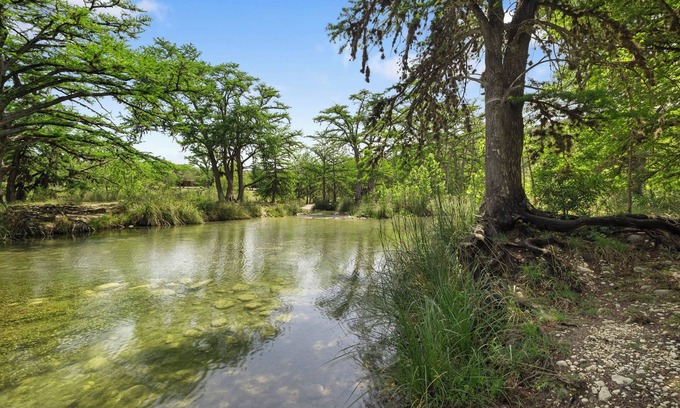 Concan Casa | Lone Star @ Frio River Vacation Rentals