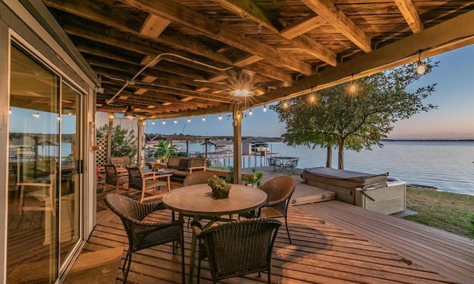 Gun Barrel City Casa | Lone Star Lake Cottage-NEW Trex Deck, boat dock