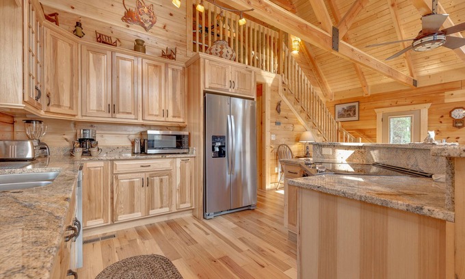 Gatlinburg - Pigeon Forge Cabina | Lone Wolf Lodge by Jackson Mountain Rentals