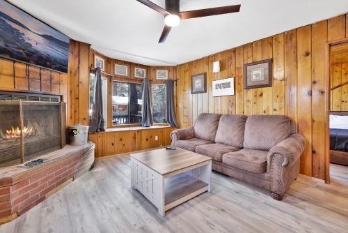 Big Bear Lake Casa | Lonepine Lakeside Resort Retreat by Big Bear Vacations