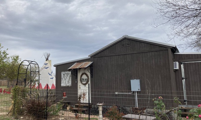 Moody Cabina | Lonestar Cabin at Blue Eagle Retreat