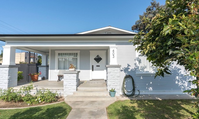 Bluff Heights Casa | Long Beach Craftsman House. Historic district house-centrally located