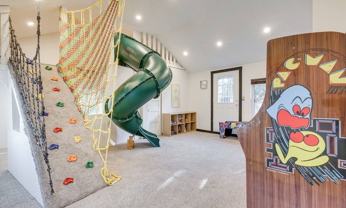 Sayville Casa | Long Island Vacation Rental: 4 Mi to Beach