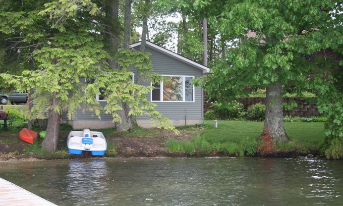 Traverse City Cabaña | Long Lake Crescent Cove Cottage