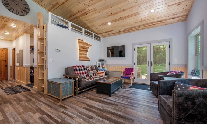 Cohasset Cabina | Long Lake Lookout - Two Bedroom, Two Bathroom, Private Lakefront Cabin in the Northwoods MN