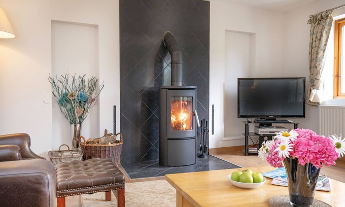 Copplestone Casa | Long Meadow Barn - sleeps 7 guests in 4 bedrooms