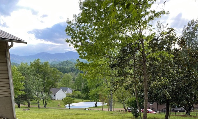 Franklin Casa | Long range mountain views!