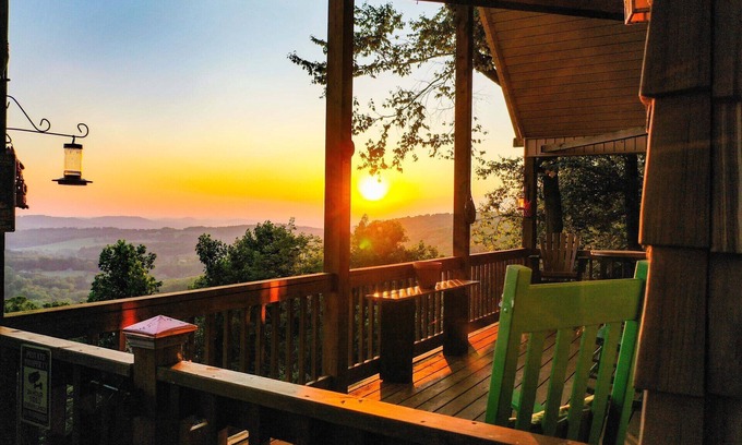 Sparta Casa | Long Range Mountain Views + Hot Tub!