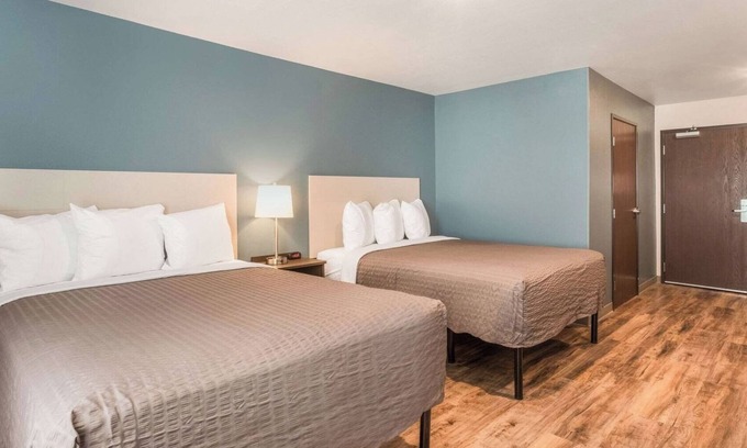 Newnan Hotel | Long-Stay Comfort in a Generous 2 Room w/ Cooking Facilities & Cozy Work Desk