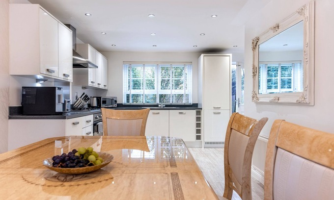 Peterborough Casa | ✅LONG STAYS 20% OFF-LARGE 4BED-PoolTable-Parking✅