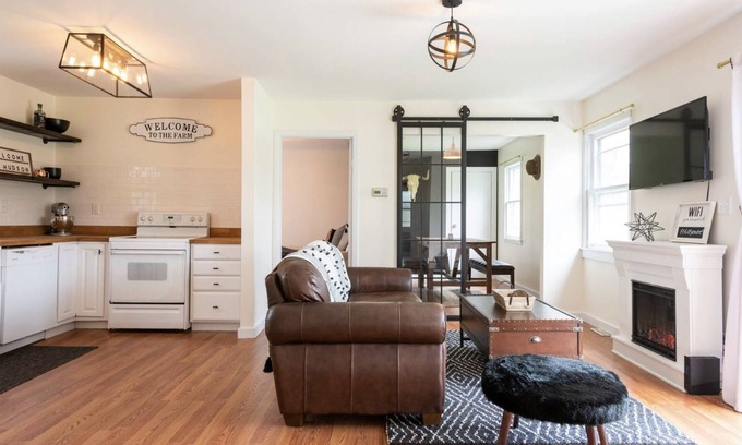 Hudson Casa | Long term or short term furnished peppercorn cottage!