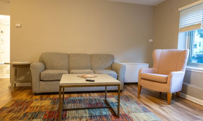 Whittier Apartamento | Long term rental in central Minneapolis W/ Rental Car