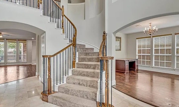 North Central Carrollton Casa | Long-term rental resident home with Spacious 8-bedroom with AC WiFi Laundry room