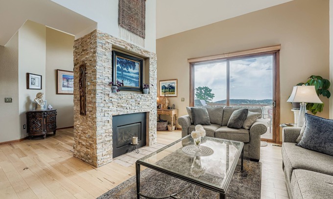Genesse North Central Condominio | Long-Term Stay in Golden